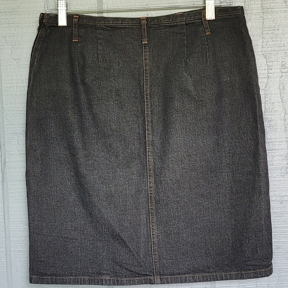 Ann Taylor Stretch Denim Black Mini Skirt. Size 8 - Picture 2 of 5